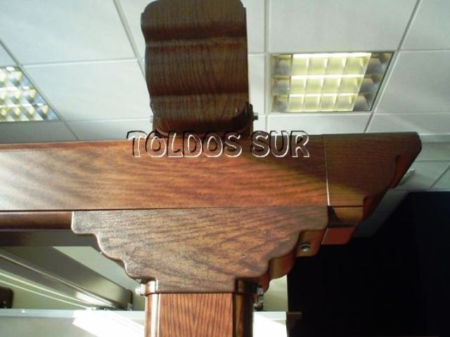 Pérgola de Aluminio, lacado imitación madera con perfiles de 120 mm x 120 mm, lado. Lona acrílica. Admite tejadillo.